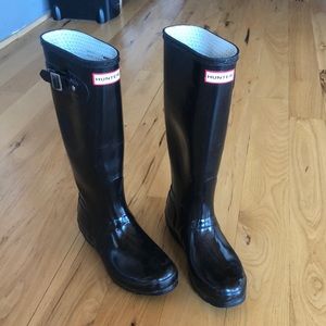 Tall hunter boots